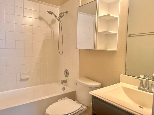 Building Photo - 1810 Bravos Manor Ln