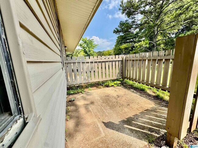 Building Photo - 1700 Greenbrier Dear Rd