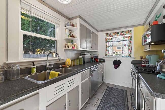 Building Photo - 777 Marvin Ave