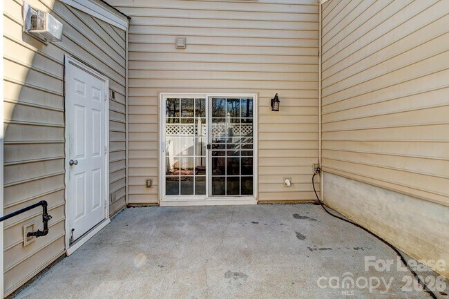 Building Photo - 417 River Park Road