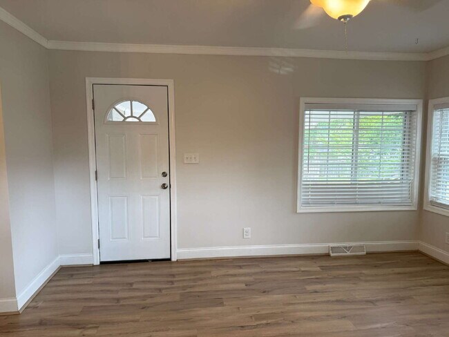 Building Photo - 3BR/2BA Durham Duplex | Utilities Included | Move-In Special: $500 Deposit | Near Duke