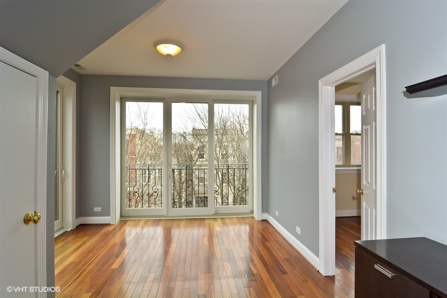 Building Photo - 1540 N Claremont Ave