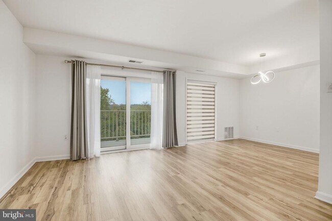 Building Photo - 5250 Valley Forge Dr