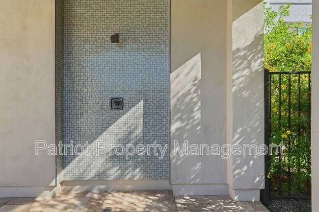 Building Photo - 7347 E Vista Bonita Dr