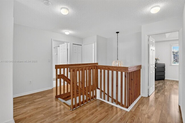 Building Photo - 14076 S Forest Oak Cir