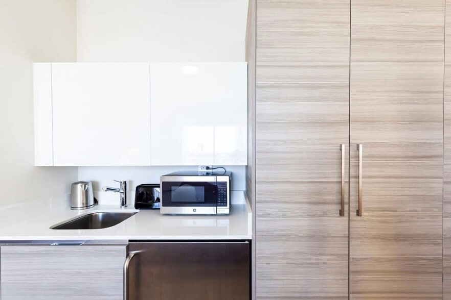 Building Photo - 327 Pierce St