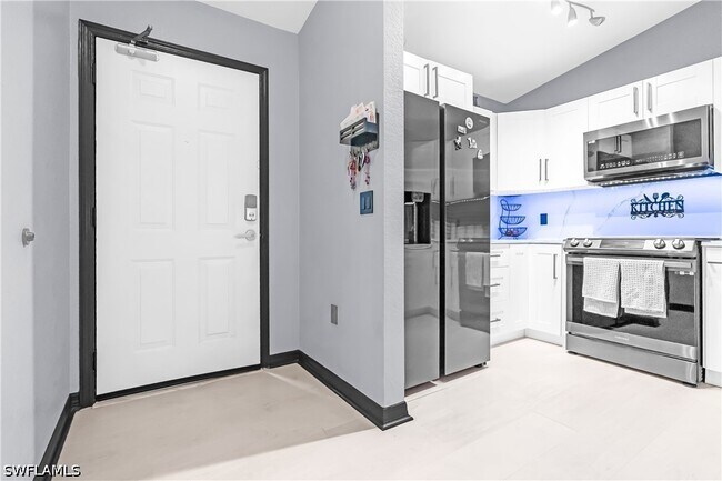 Building Photo - 8274 Key Royal Cir