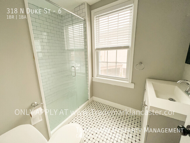 Building Photo - Nice and Beautifully Updated 1 Bedroom Apa...