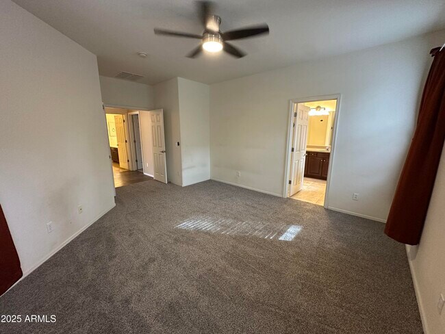 Building Photo - 2653 E Canyon Creek Dr