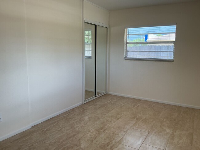 Building Photo - 2BR Home Near Merchants Walk, Walmart & Polk Parkway