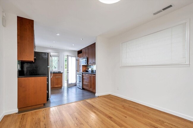 Building Photo - Two Bedroom Condo in Hayes Valley - Please Contact for Showing Availability!