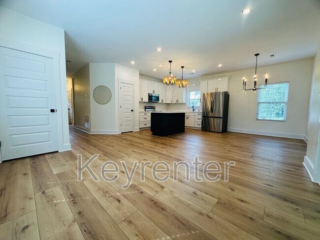 Building Photo - 1406 Lantana Ln NW