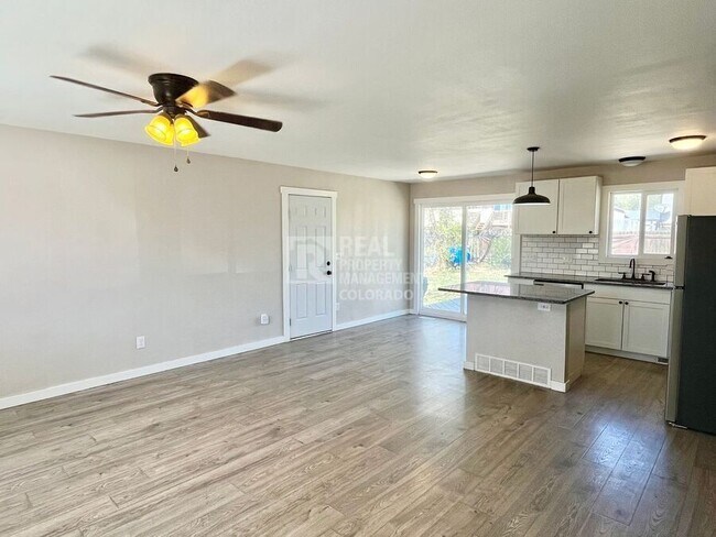 Building Photo - 7402 Treasure Trail Cir