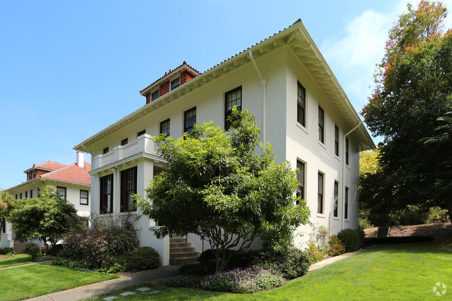 Building Photo - The Presidio Residences