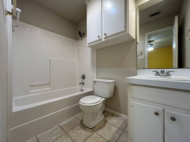Building Photo - Beautiful House Located On Cul-De-Sac & Down The Street From Park!