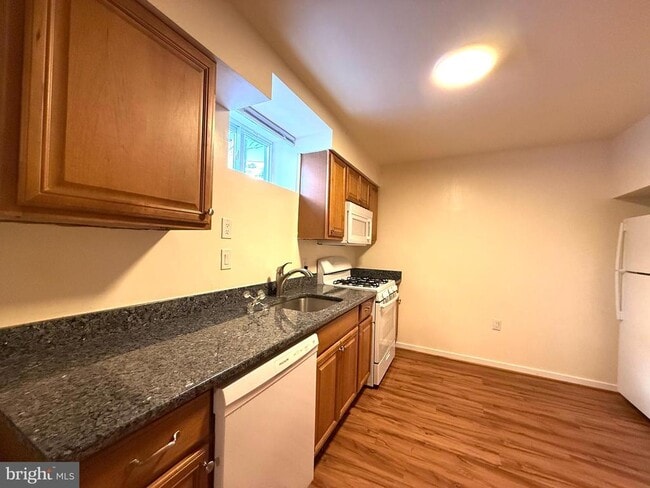 Building Photo - 701 N Vermont St