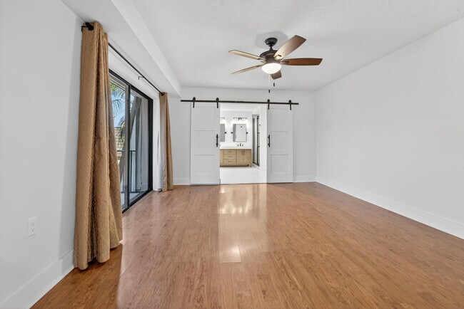 Building Photo - 1520 15th Ln