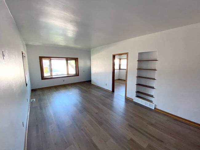 Building Photo - 3633 E Carpenter Ave