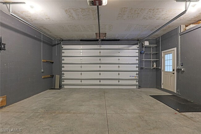 Building Photo - 1352 Shadow Ln