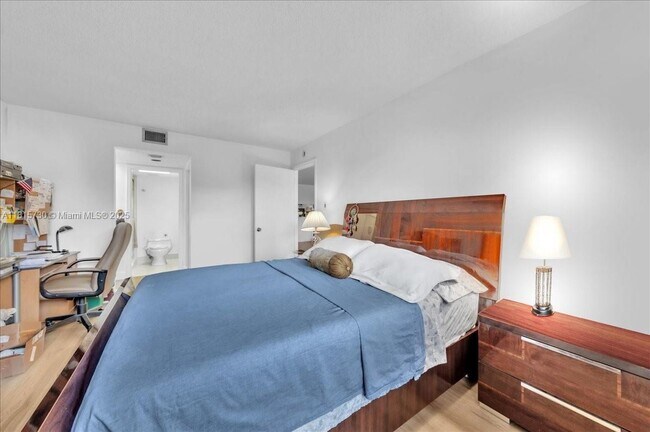 Building Photo - 500 SW 130th Terrace