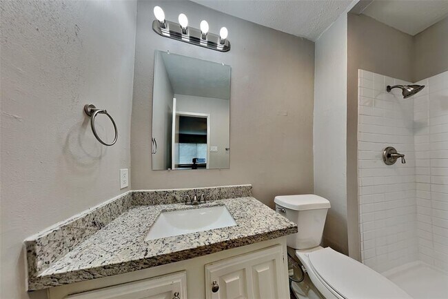 Building Photo - 18311 Navajo Trail Dr