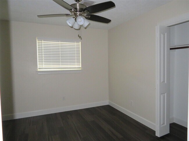 Building Photo - 11619 Bowlan Ln