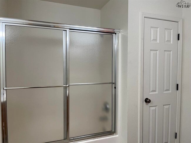 Building Photo - 5423 Flo Dr