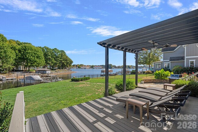 Building Photo - 18026 Whispering Oaks Dr