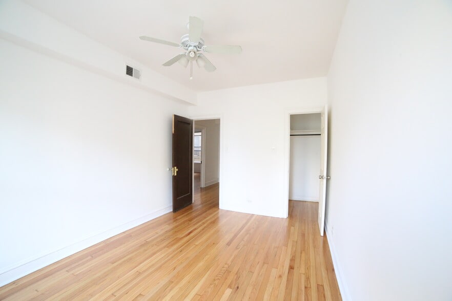 Building Photo - 3570 W Lyndale St