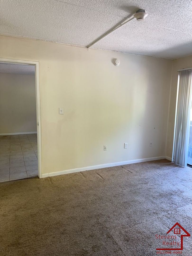 Building Photo - 915 S Seminole Dr