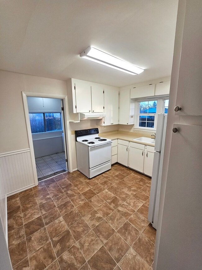 Building Photo - 2 Bedroom, 1 Bath House in Oregon City