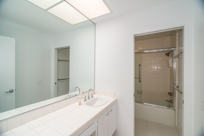 Building Photo - 645 Hospitality Dr