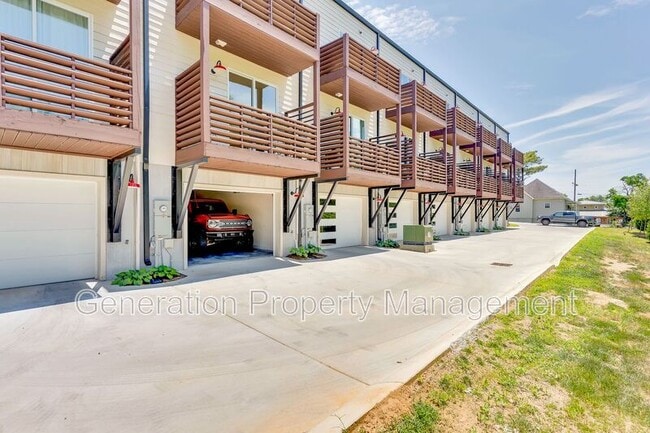 Building Photo - 733 N Market St