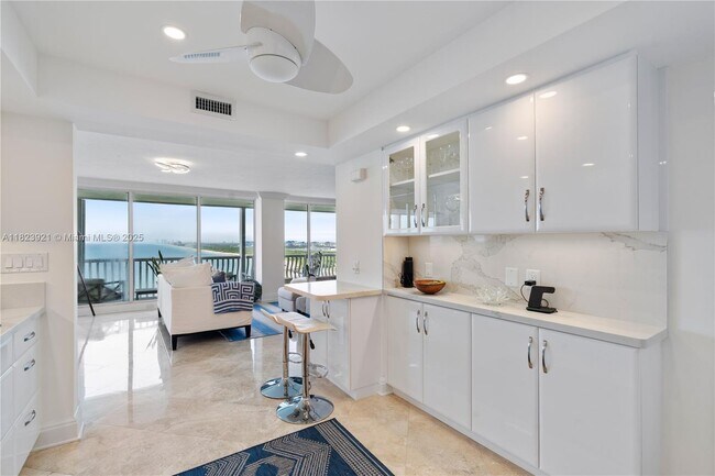 Building Photo - 2200 S Ocean Ln
