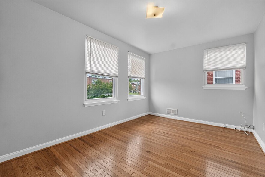 Building Photo - 5551 Chillum Pl NE