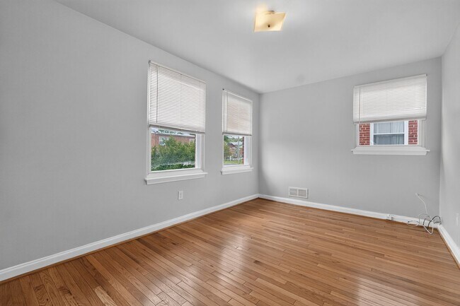 Building Photo - 5551 Chillum Pl NE
