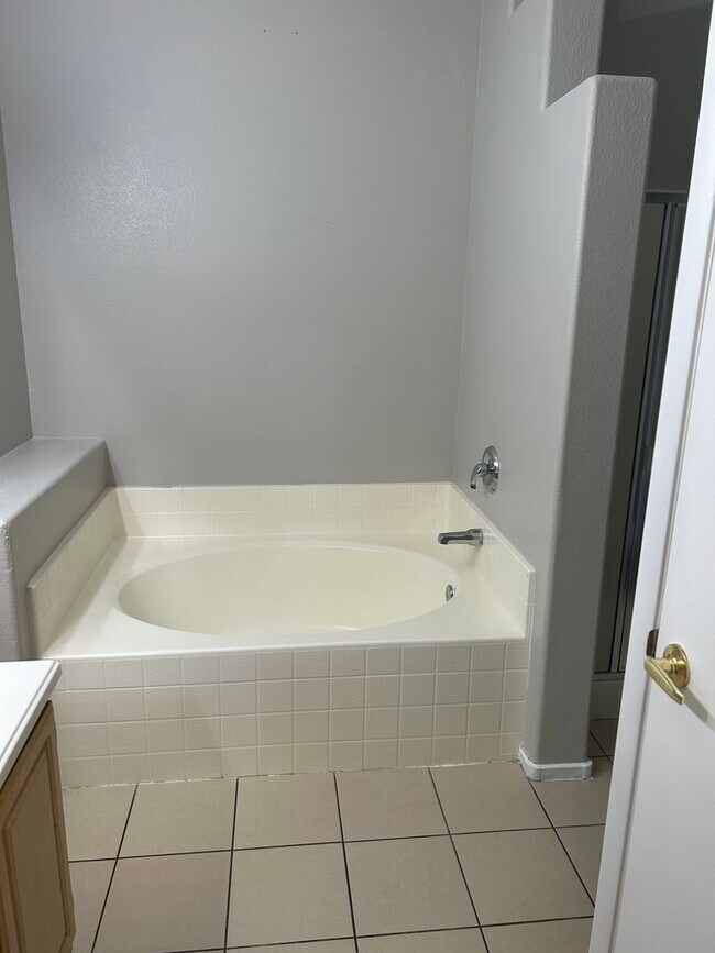 Building Photo - 5650 E. Sahara #1029