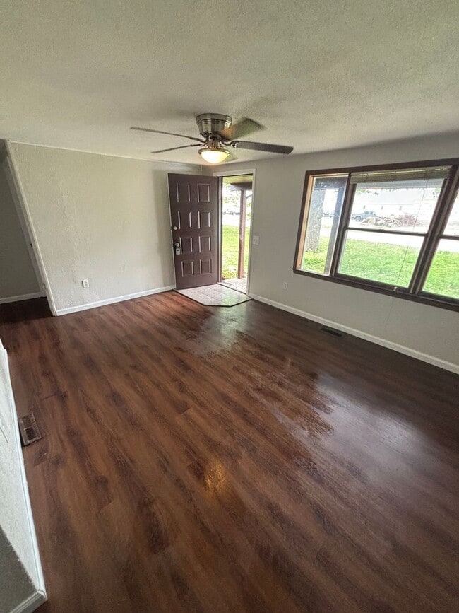 Building Photo - Cozy 3bd/2bth