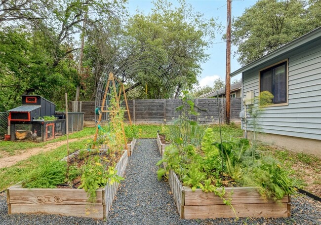 Building Photo - 8812 United Kingdom Dr