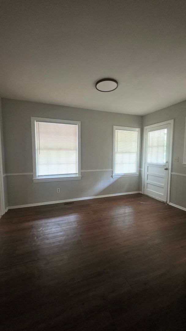 Building Photo - 211 Edison Dr