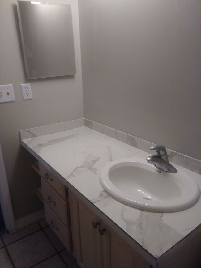 Building Photo - 1 BR/1.5 BA apartment in historic downtown Eustis