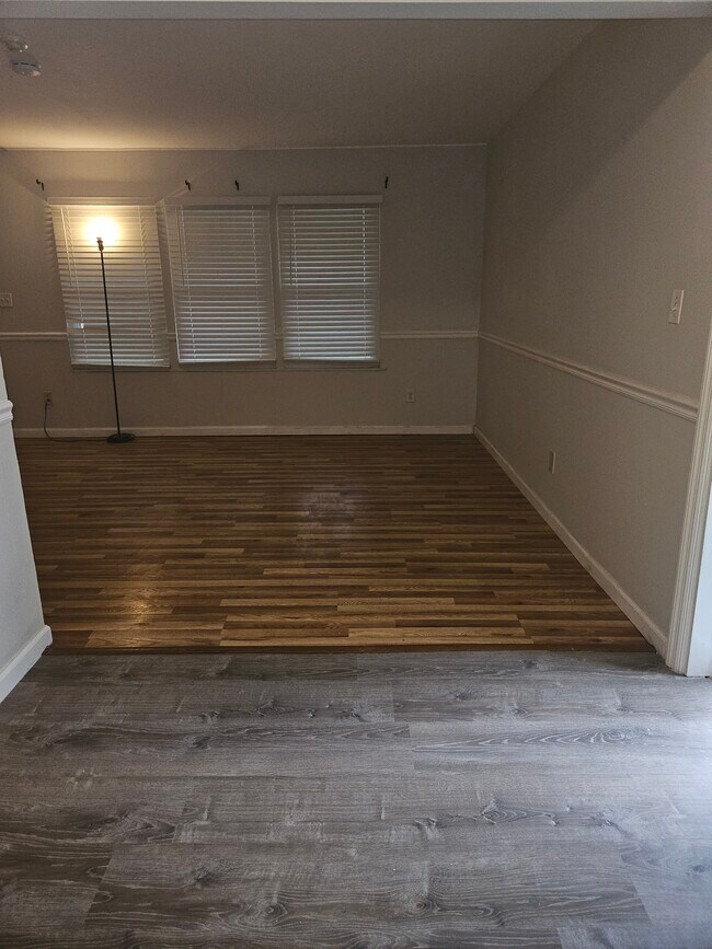 Building Photo - 3 Ethan Allen Ct