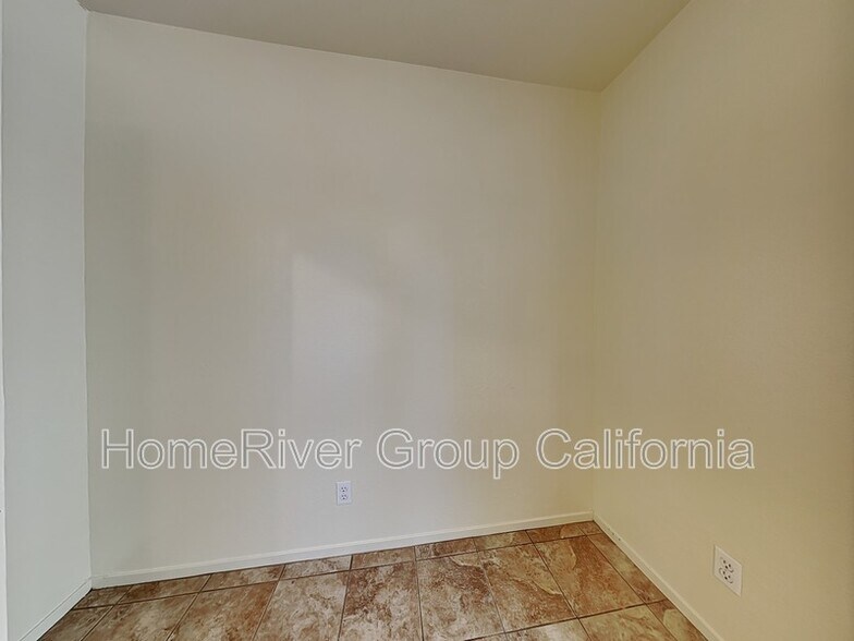 Building Photo - 9127 Newhall Dr