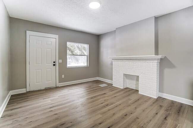Building Photo - 1081 S Champion Ave