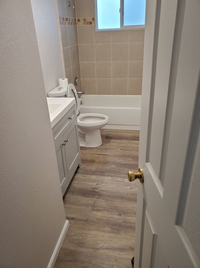 Building Photo - 750 Crosby Ln