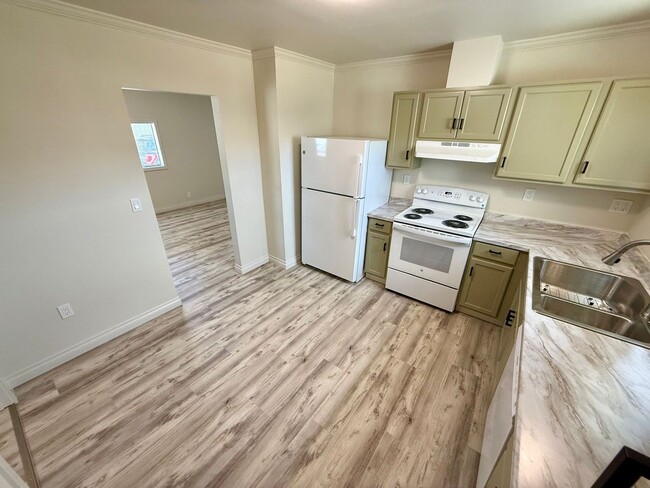 Building Photo - FULLY REMODELED 3 bedroom 1 bath Rental