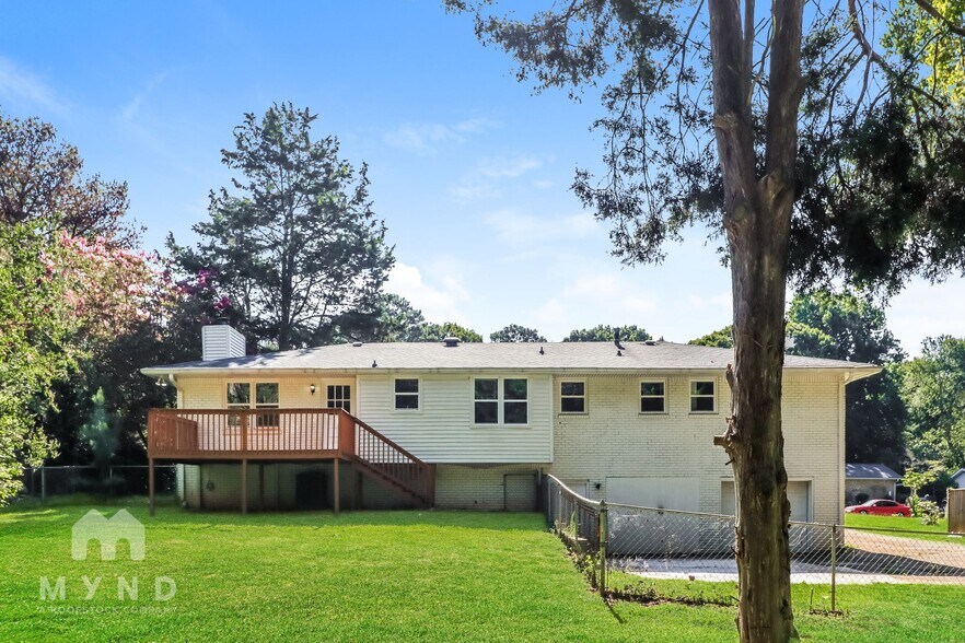 Building Photo - 3179 Robin Hood Ln