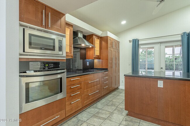 Building Photo - 5625 E Tierra Buena Ln