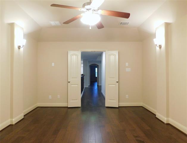 Building Photo - 1704 Serra Dr