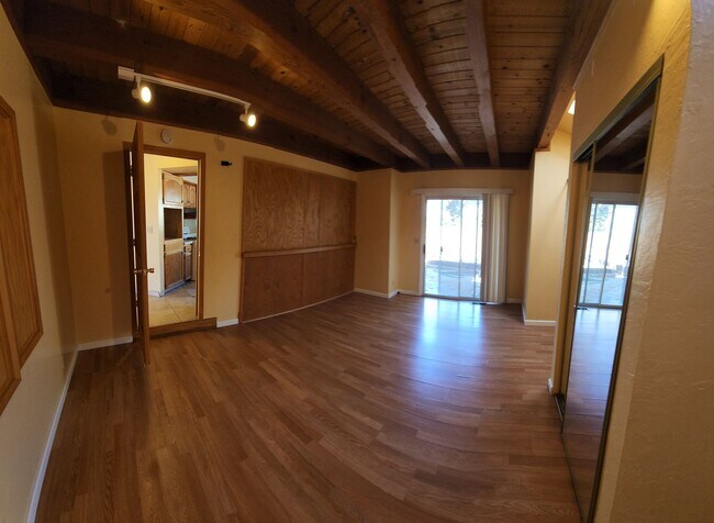 Building Photo - 5 Bedroom 3 Bath close to Poly, hiking and shopping!!